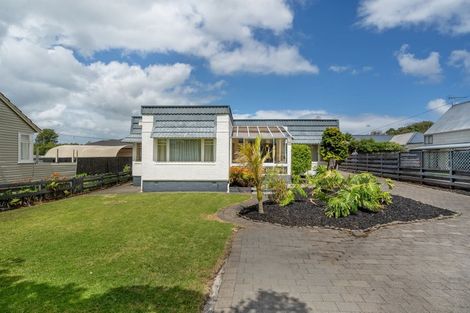 Photo of property in 1/6 Shakespeare Road, Milford, Auckland, 0620