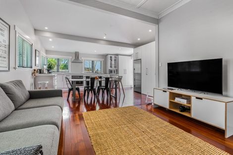 Photo of property in 2 Tennyson Street, Northcote Point, Auckland, 0627