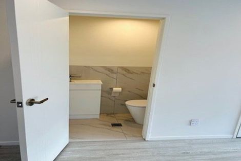 Photo of property in 1/40 Mark Edward Drive, Half Moon Bay, Auckland, 2012