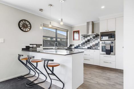 Photo of property in 1 Waikiwi Way, Papamoa, 3118