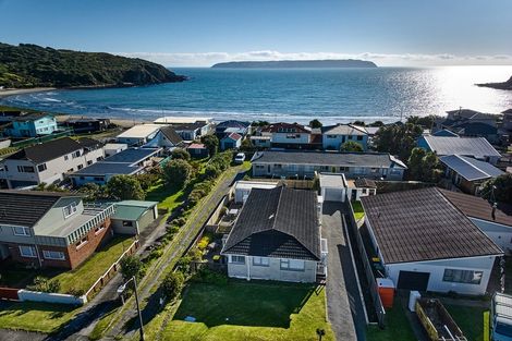 Photo of property in 8b Tireti Road, Titahi Bay, Porirua, 5022