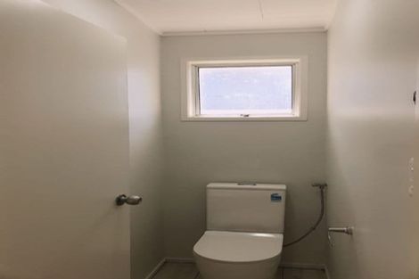 Photo of property in 8 Jenanne Place, Totara Vale, Auckland, 0629