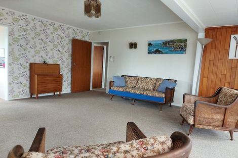 Photo of property in 18 Rewarewa Crescent, Waikanae, 5036