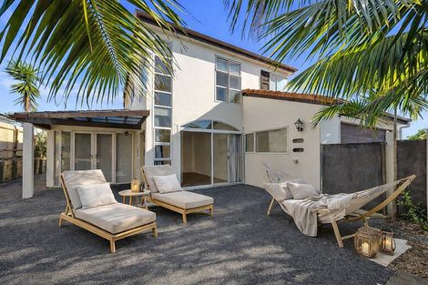 Photo of property in 2/13 Stoneleigh Court, Sunnynook, Auckland, 0632