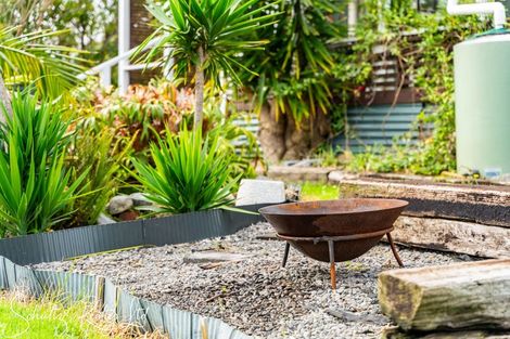Photo of property in 9 Whaka Street, Maungaturoto, 0520