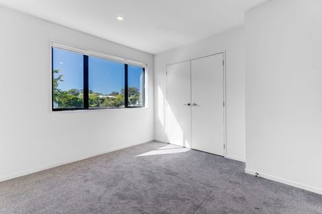 Photo of property in 11/9 Schnapper Rock Road, Greenhithe, Auckland, 0632