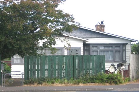 Photo of property in 2/3174 Great North Road, New Lynn, Auckland, 0600