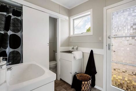 Photo of property in 3/68 Rua Road, Glen Eden, Auckland, 0602