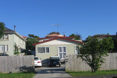 Photo of property in 1/64 Hogans Road, Glenfield, Auckland, 0629