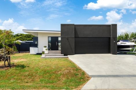Photo of property in 16 Awanui Crescent, Matakana, 0985
