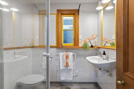 Photo of property in 4 North Terrace, Kelburn, Wellington, 6012