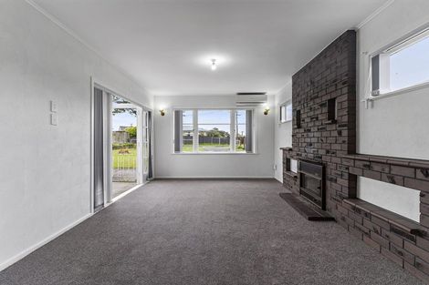 Photo of property in 47 Royal View Road, Te Atatu South, Auckland, 0610