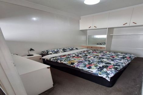 Photo of property in 2/918 Beach Road, Waiake, Auckland, 0630