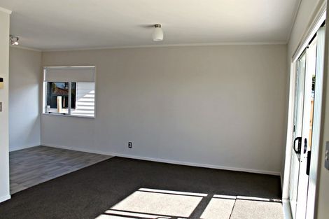 Photo of property in 8 Benchmark Drive, Massey, Auckland, 0614