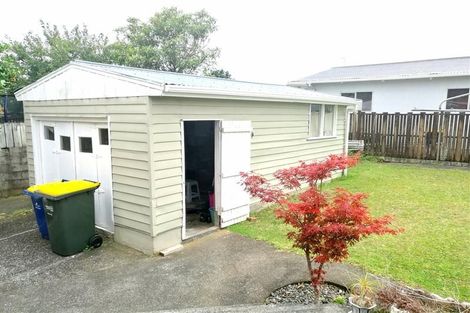 Photo of property in 11 Strid Road, Te Atatu South, Auckland, 0610