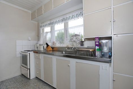 Photo of property in 18 Robert Street, Marton, 4710