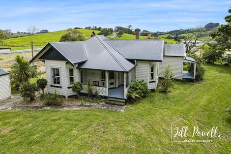 Photo of property in 32 Franklin Road, Paparoa, 0571