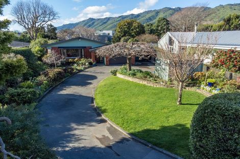 Photo of property in 11 Fleetwood Grove, Waikanae, 5036