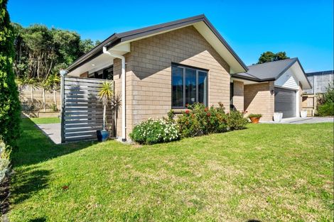Photo of property in 4 Frederick Place, Whalers Gate, New Plymouth, 4310