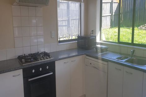 Photo of property in 2 Saralee Drive, Manurewa, Auckland, 2105