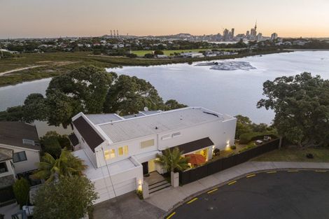 Photo of property in 83 Ngataringa Road, Devonport, Auckland, 0624