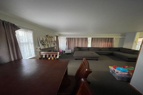 Photo of property in 33 Mackenzie Street, Te Atatu South, Auckland, 0610