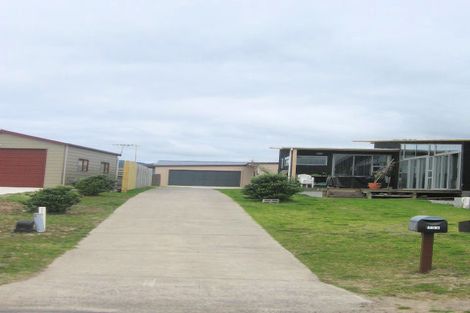 Photo of property in 199 Kowhai Avenue, Matarangi, Whitianga, 3592