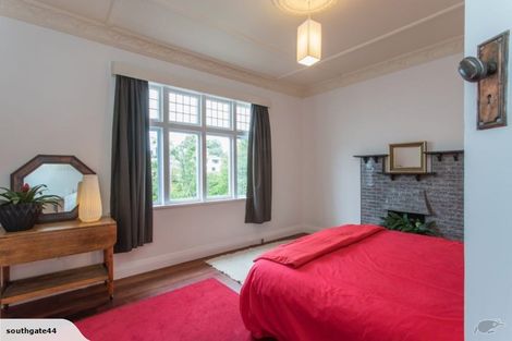 Photo of property in 30 Hungerford Road, Lyall Bay, Wellington, 6022