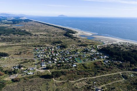 Photo of property in 20 Hokio Road, Hokio Beach, Levin, 5571