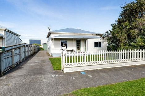 Photo of property in 4 Tawhiti Road, Hawera, 4610