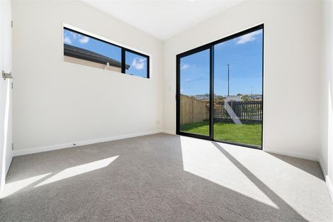 Photo of property in 42 Whakairo Crescent, Gulf Harbour, 0930