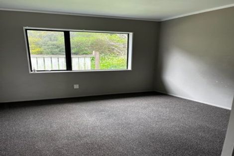 Photo of property in 76a Newlands Road, Newlands, Wellington, 6037