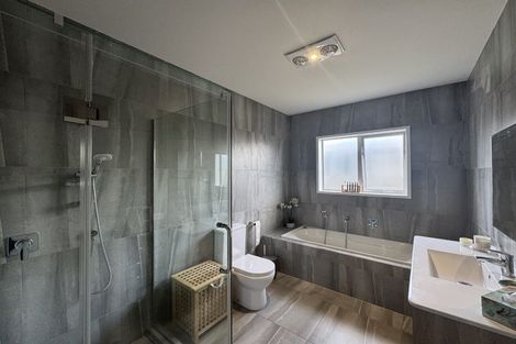 Photo of property in 18 Marie Costello Way, Beach Haven, Auckland, 0626