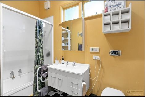 Photo of property in 6 Governor Road, Northland, Wellington, 6012