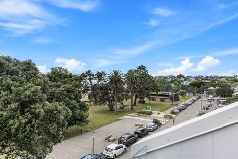 Photo of property in Esplanade Apartments, 9/16 Beach Front Lane, Browns Bay, Auckland, 0630