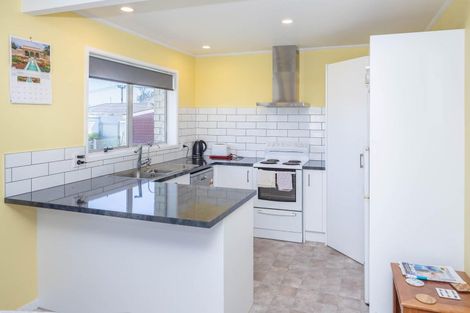 Photo of property in 16 Blundell Place, Huntly, 3700