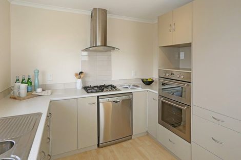 Photo of property in 12 Henry Curd Terrace, Pukekohe, 2120