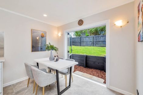 Photo of property in 52 Roberts Road, Te Atatu South, Auckland, 0610