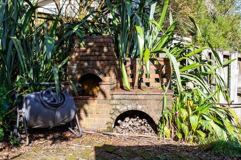 Photo of property in 9 Onedin Place, Titirangi, Auckland, 0604