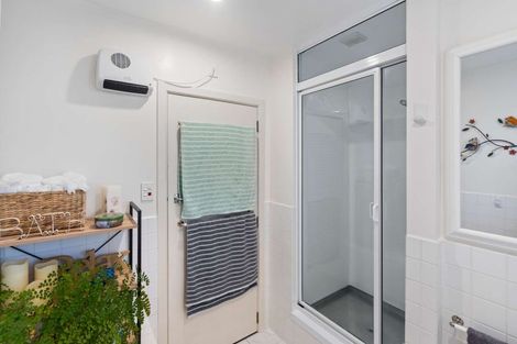 Photo of property in 73 Greendale Avenue, Avonhead, Christchurch, 8042