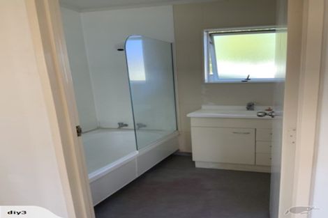 Photo of property in 5 Hinerau Street, Henderson, Auckland, 0612