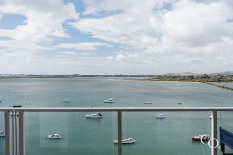 Photo of property in 72 Devonport Road, Tauranga, 3110