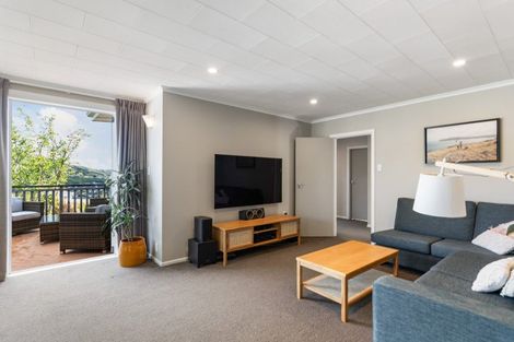 Photo of property in 16 Spicer Place, Tawa, Wellington, 5028
