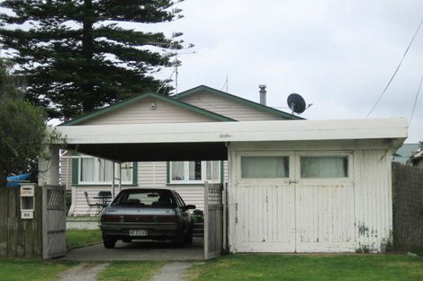Photo of property in 64 Seaview Road, Paraparaumu Beach, Paraparaumu, 5032