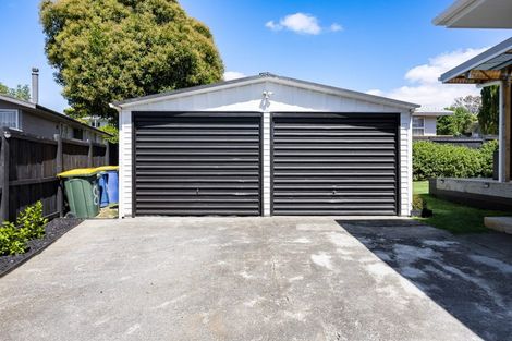 Photo of property in 8 Camphora Place, Ranui, Auckland, 0612