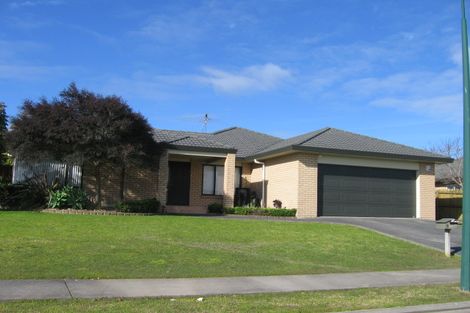 Photo of property in 6 Magilligan Close, East Tamaki Heights, Auckland, 2016