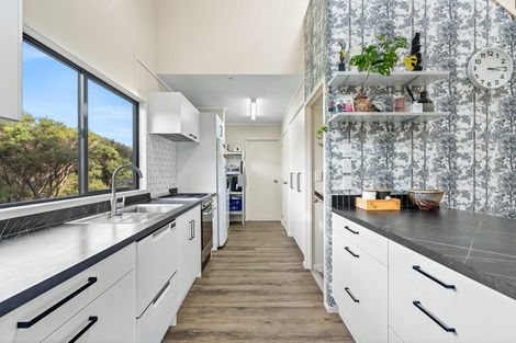 Photo of property in 29 Tahunatapu Road, Parua Bay, Whangarei, 0174