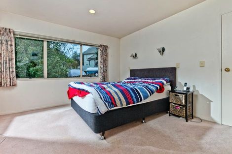 Photo of property in 8 Mandeville Place, Unsworth Heights, Auckland, 0632