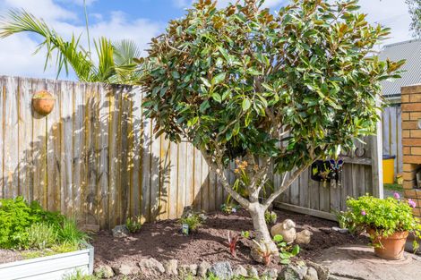 Photo of property in 108n Colwill Road, Massey, Auckland, 0614
