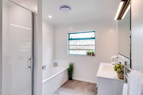 Photo of property in 5 Montague Way, Taradale, Napier, 4112